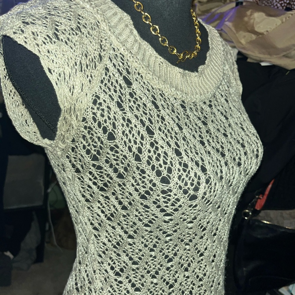 #807-studio Y (S) Creme Knit Top 68% cotton 34% rayon pit to pit 17”/Length 15”